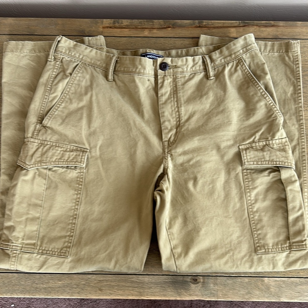 Lands End Traditional Fit Women’s Khaki Cargo Pants. Size 36. 100% Cotton.